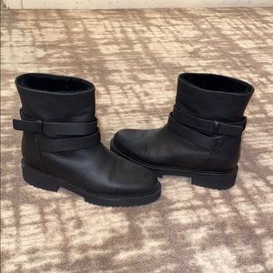 Vince boots